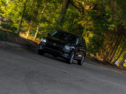 Used 2018 Volkswagen Tiguan SE FWD image 45