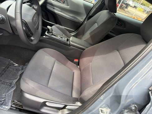 Used 2025 Toyota Prius LE image 30