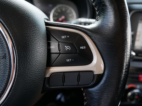 Used 2015 Jeep Renegade Limited w/ Safety & Security Group I AWD/4WD image 29