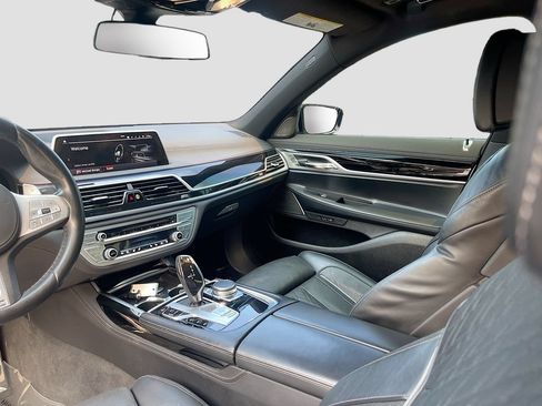 Used 2020 BMW 740i w/ M Sport Package RWD image 25
