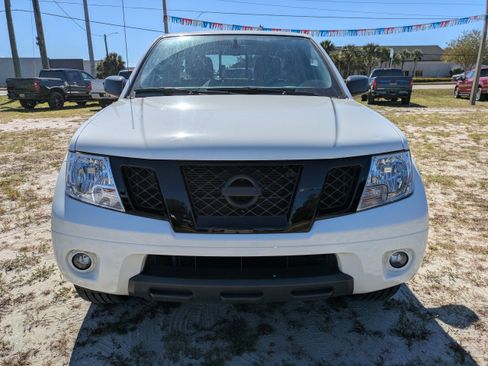 Used 2021 Nissan Frontier SV w/ Midnight Edition Floor Mats image 9