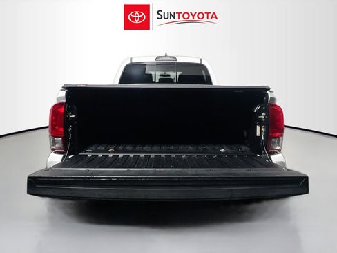 Used 2017 Toyota Tacoma TRD Sport image 34