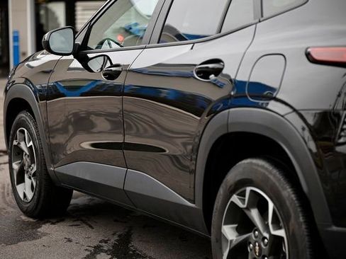 Used 2024 Chevrolet Trax LT image 8