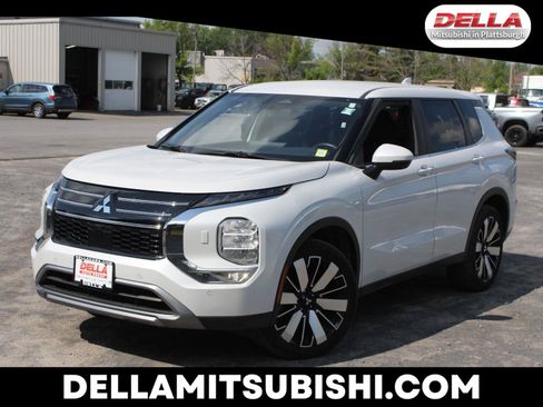 Used 2025 Mitsubishi Outlander SE AWD/4WD image 1