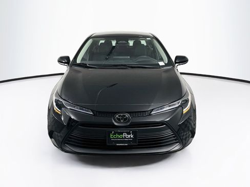 Used 2025 Toyota Corolla LE FWD image 2