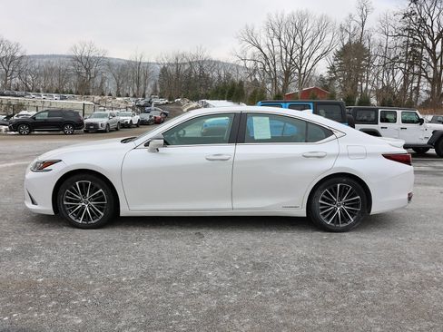 Used 2022 Lexus ES 300h w/ Premium Package image 4