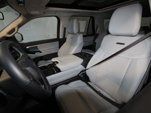 New 2026 Ford Expedition Platinum image 3