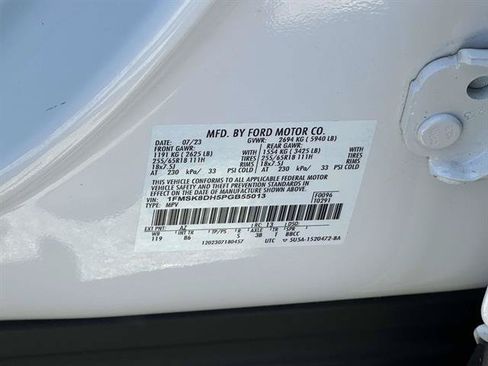 Used 2023 Ford Explorer XLT AWD/4WD image 35