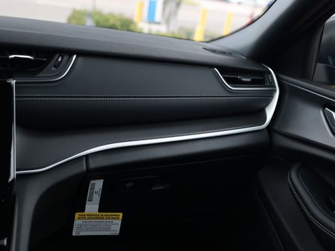 New 2025 Jeep Grand Cherokee Laredo image 24