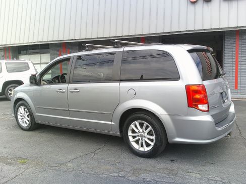Used 2016 Dodge Grand Caravan SXT FWD image 5