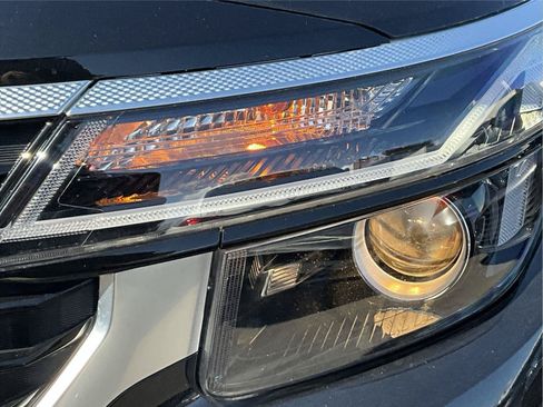 Used 2024 Kia Seltos S AWD/4WD image 36