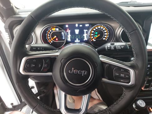 Used 2023 Jeep Wrangler Unlimited Sahara w/ Cold Weather Group AWD/4WD image 8