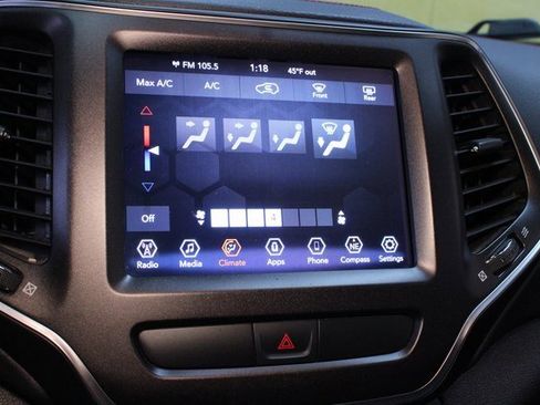 Used 2020 Jeep Cherokee Trailhawk image 23