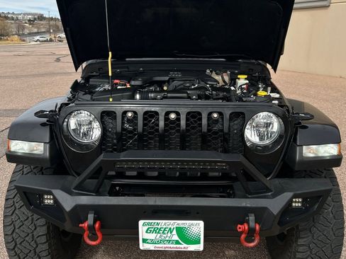 Used 2021 Jeep Gladiator Sport image 11