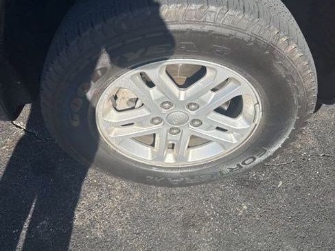 Used 2023 Jeep Grand Cherokee Laredo image 19