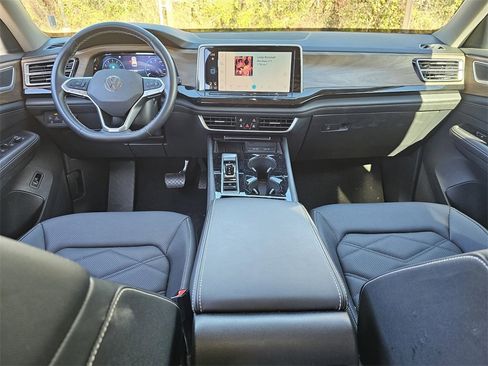 Used 2025 Volkswagen Atlas SE image 8