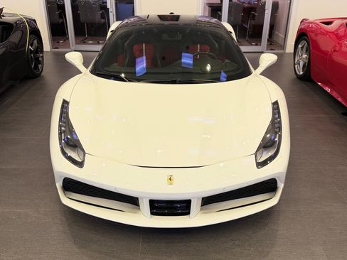 Used 2017 Ferrari 488 GTB RWD image 5