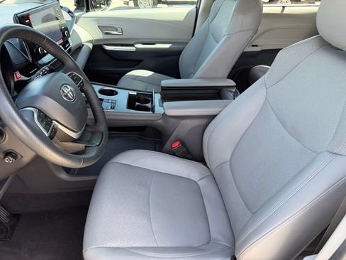 Used 2024 Toyota Sienna Limited AWD/4WD image 9