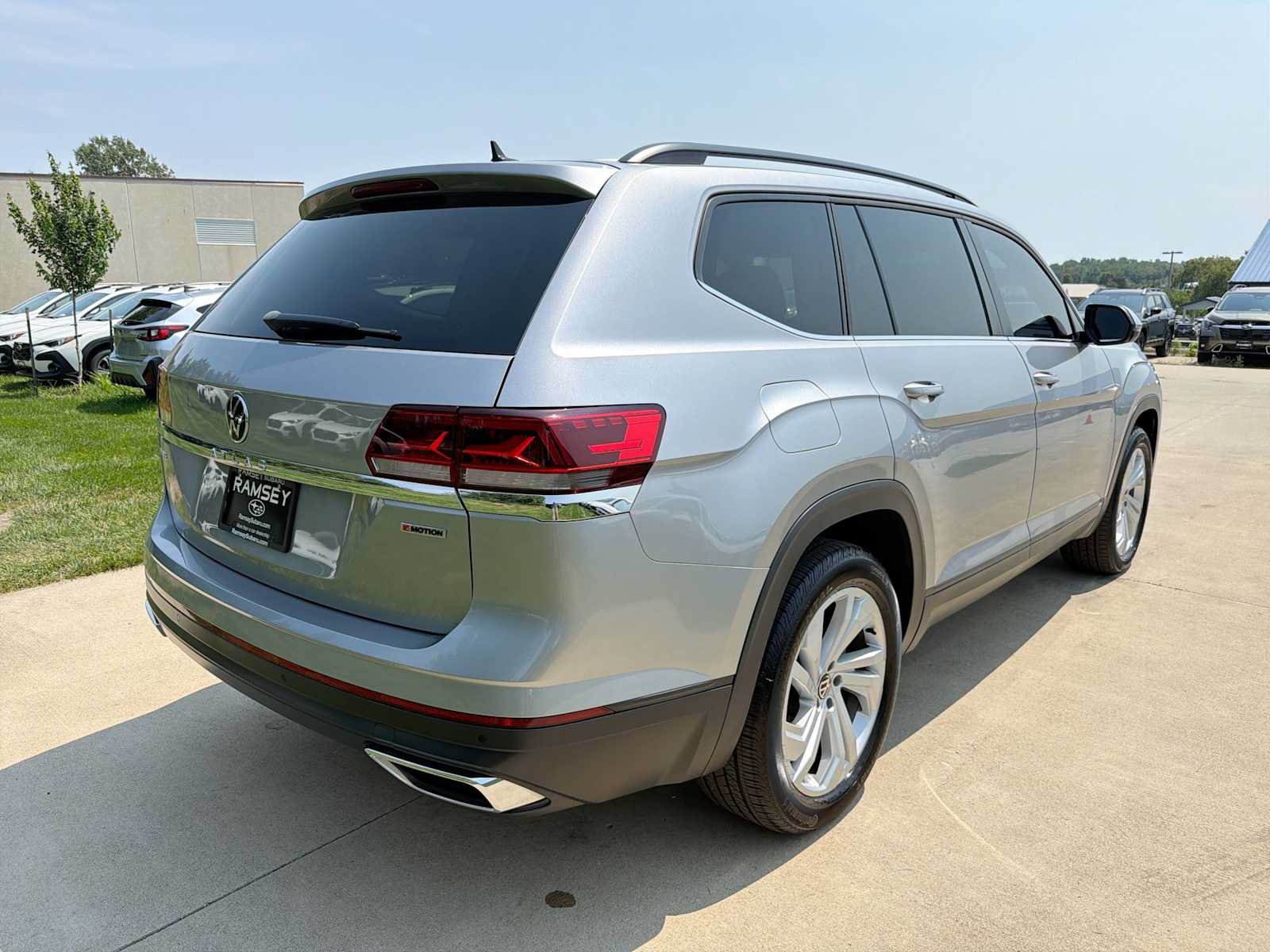 Used 2022 Volkswagen Atlas SE w/ Panoramic Sunroof Package AWD/4WD image 1
