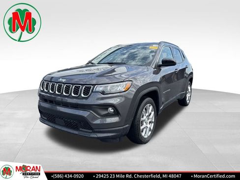 Used 2024 Jeep Compass Latitude image 1
