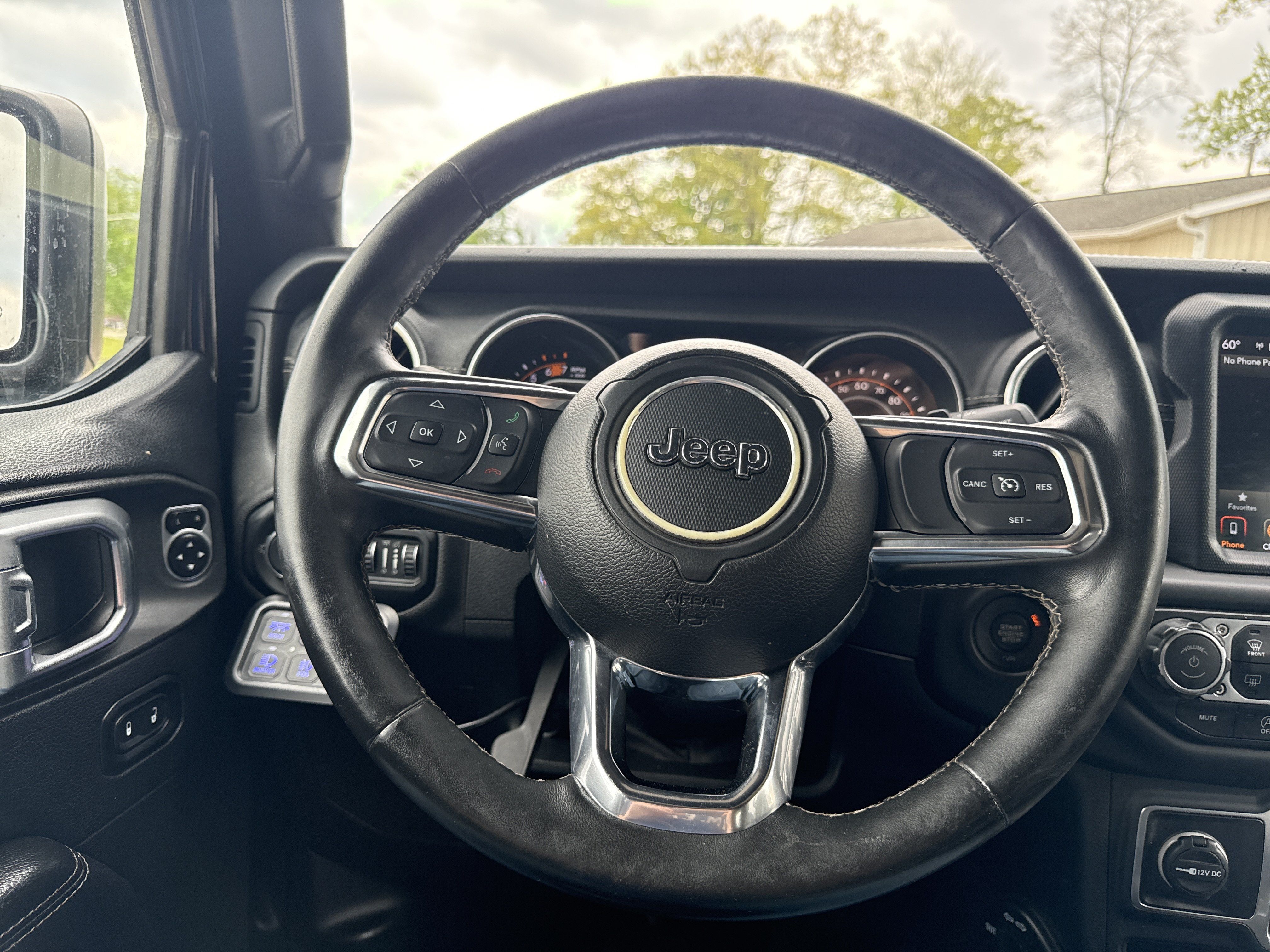 Used 2018 Jeep Wrangler Unlimited Sahara AWD/4WD image 25