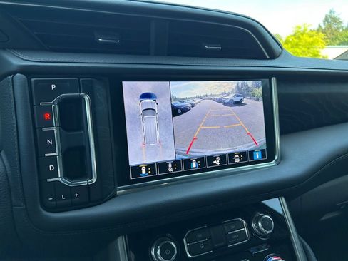 Used 2021 GMC Yukon Denali w/ Denali Premium Package AWD/4WD image 17