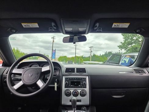 Used 2010 Dodge Challenger SE image 10