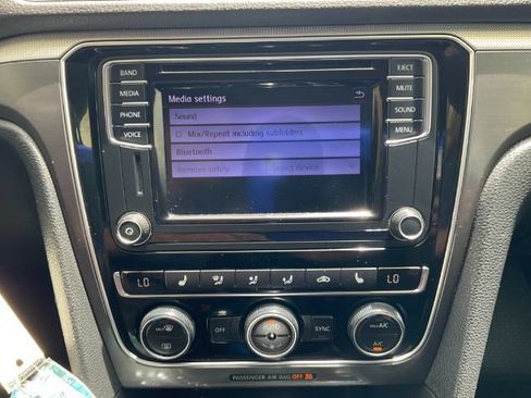 Used 2017 Volkswagen Passat 1.8T R-Line FWD image 27