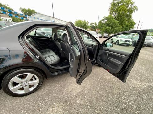 Used 2009 Volkswagen Jetta SE FWD image 11