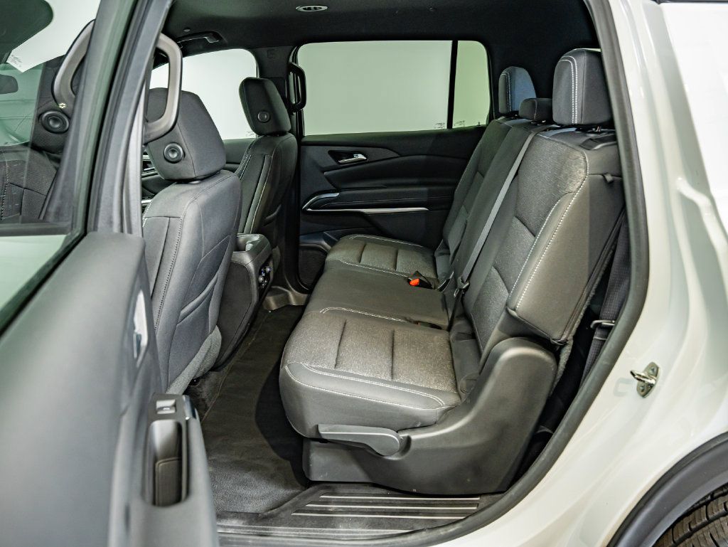 Used 2024 Chevrolet Traverse LS FWD image 33