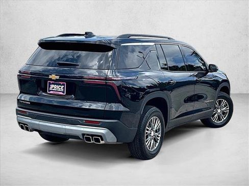 Used 2026 Chevrolet Traverse LT w/ Driver Confidence Package FWD image 2