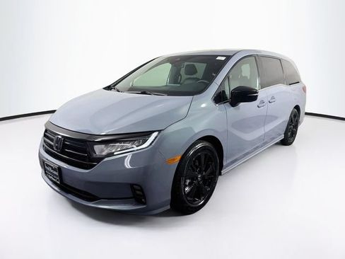 Used 2024 Honda Odyssey Sport image 3