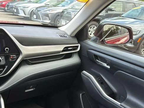 Certified 2024 Toyota Highlander XLE AWD/4WD image 23