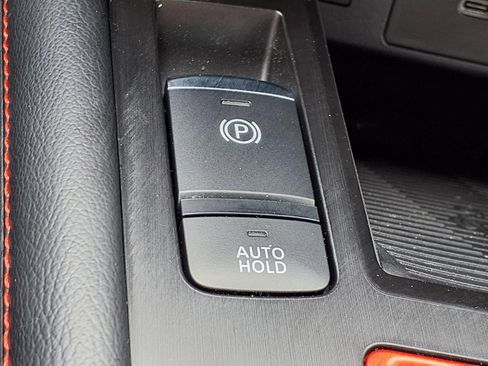 Used 2025 Nissan Kicks SR AWD/4WD image 9