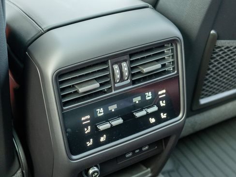 Used 2026 Porsche Cayenne AWD/4WD image 36