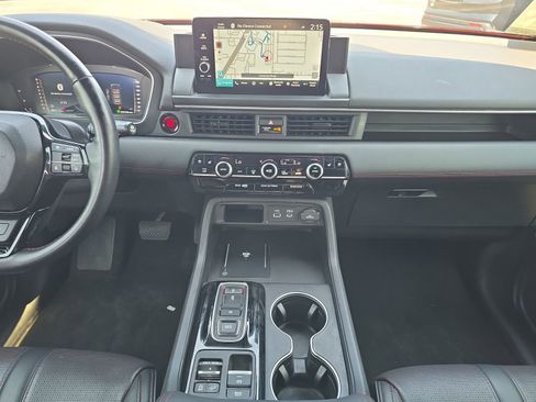 Used 2025 Honda Pilot Black Edition image 11