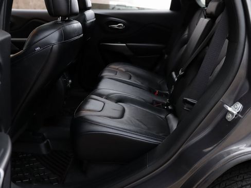 Used 2022 Jeep Cherokee Latitude Lux w/ Sun & Sound Group image 28