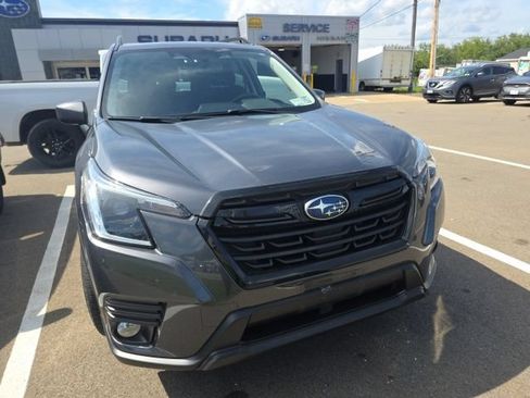 Used 2023 Subaru Forester Premium AWD/4WD image 3