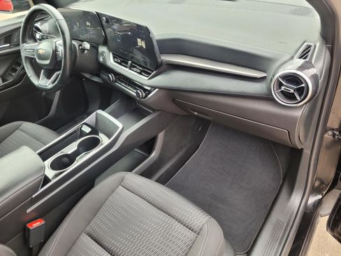 Used 2025 Chevrolet Equinox LT w/ Safety and Technology Package FWD image 9