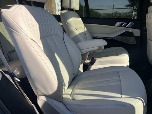 Used 2022 BMW X7 M50i w/ Dynamic Handling Package AWD/4WD image 33