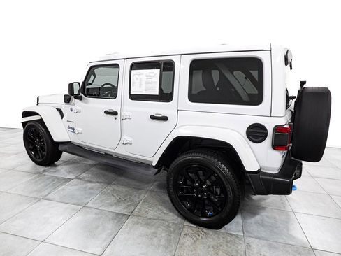 Used 2022 Jeep Wrangler Unlimited Sahara w/ Cold Weather Group AWD/4WD image 4