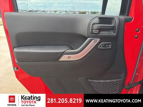 Used 2016 Jeep Wrangler Unlimited Rubicon AWD/4WD image 6