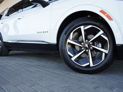 New 2025 Chevrolet Equinox EV LT image 10