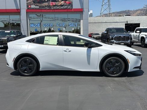 New 2026 Toyota Prius Plug-In Hybrid FWD image 12
