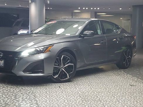 Used 2024 Nissan Altima 2.5 SR FWD image 33