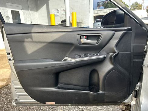 Used 2015 Toyota Camry image 7