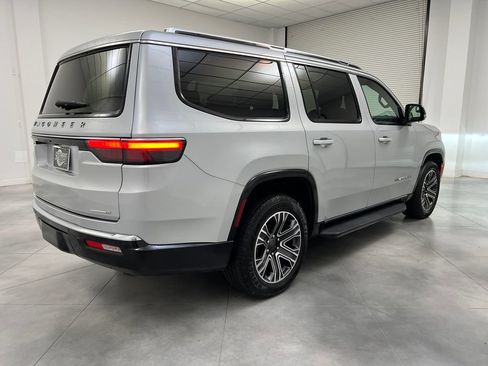 Used 2024 Jeep Wagoneer Series II w/ Flexible Seating Group AWD/4WD image 9
