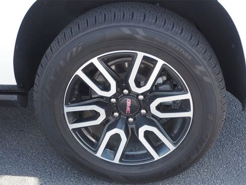 Used 2023 GMC Yukon XL AT4 image 10