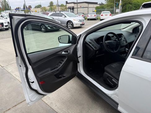 Used 2016 Ford Focus SE FWD image 9