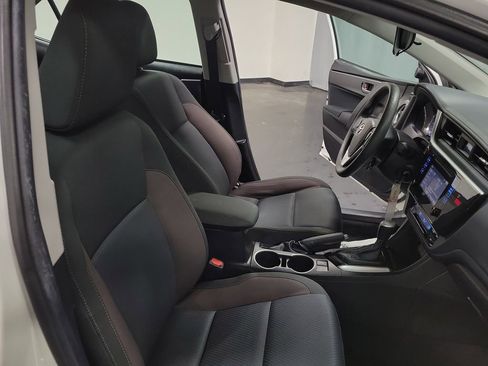 Used 2018 Toyota Corolla LE image 22